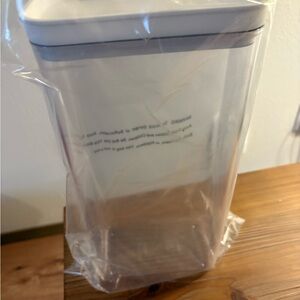 White Plastic Kitchen Storage Container with Lid